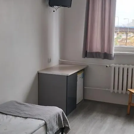 Pracowniczy Za Fso 호스텔 *